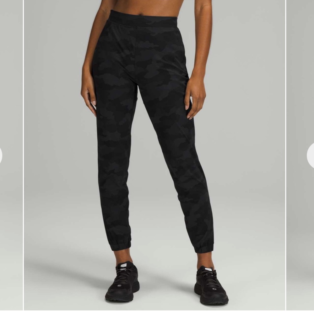 NWOT Lululemon black Camouflage Joggers